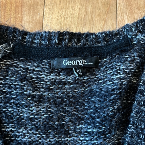 Long open knit sweater.  Xs but can fit like a small - Picture 4 of 5